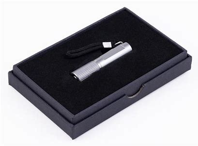 PRECISION MADE TWIST ACTION PUNCH CUTTER IN GIFT BOX